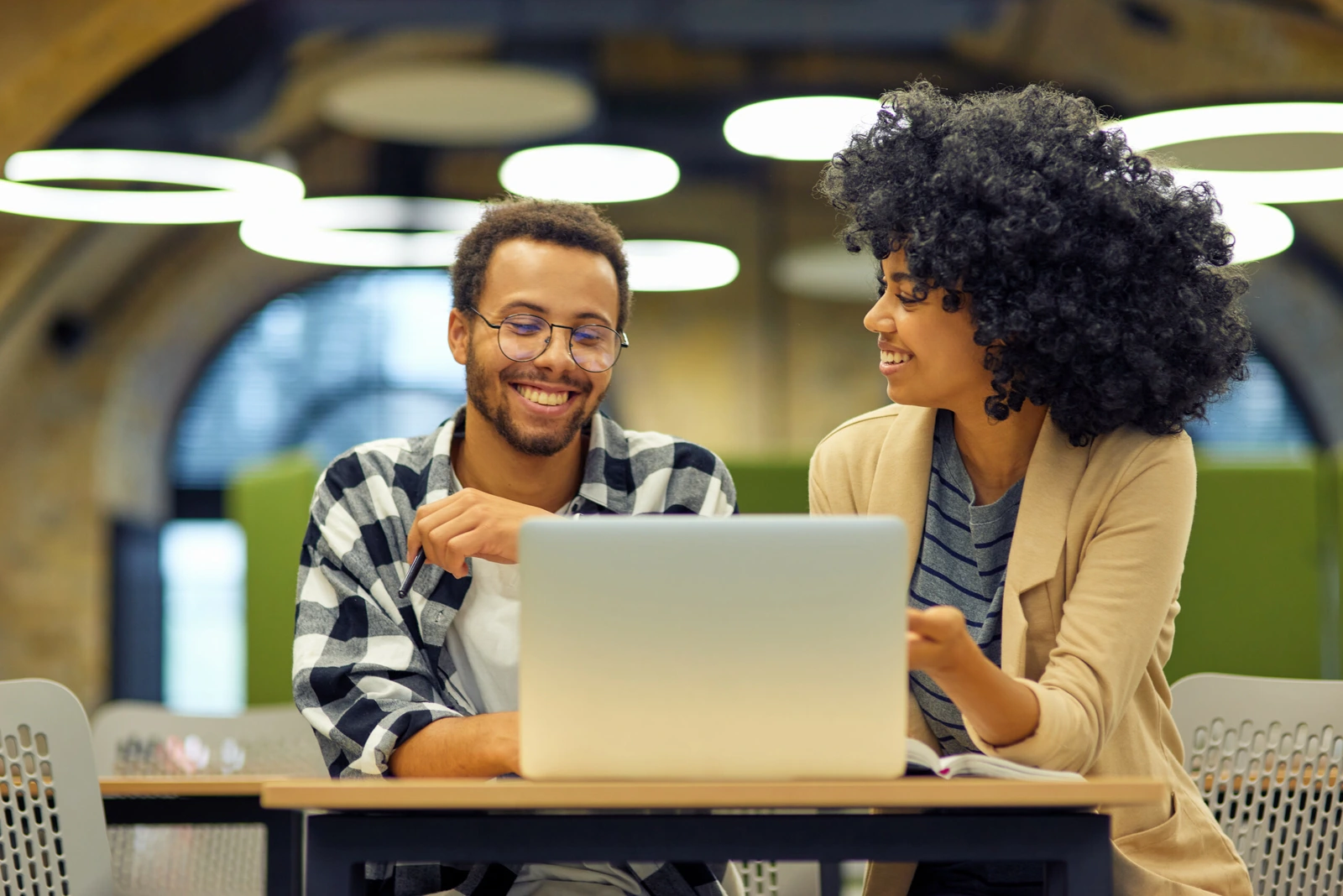 Job Opportunities in the USA for Immigrants Who Speak English